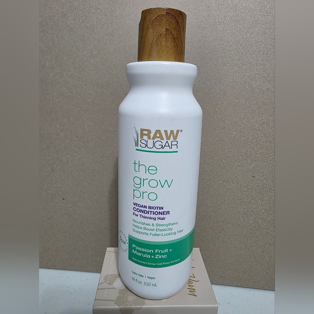 Raw Sugar The Grow Pro Vegan Biotin Conditioner - White & Green - Picture 1 of 2
